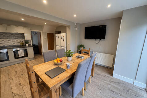Cosy Modern Open-...