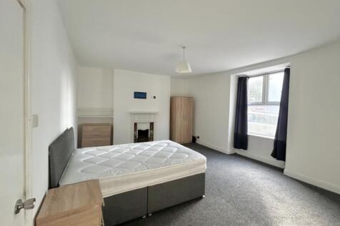 1-bed house on 96 Albert Road, Plymouth, Stoke, £525/mo