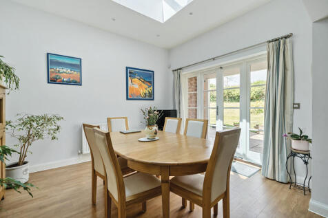 Breakfast / Garden Room