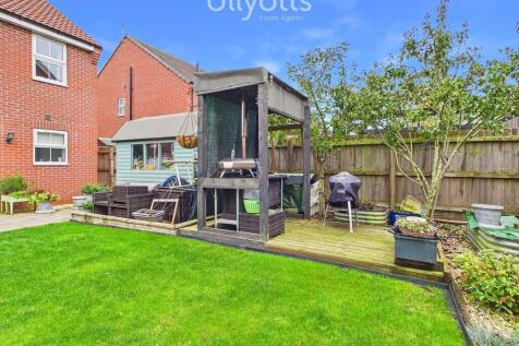 Garden with BBQ a...