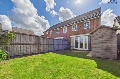 Private, Enclosed Garden with Patio &amp; Lawn