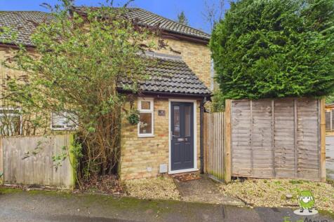 EweMove Estate Agents Basingstoke - Ajax Close -Fr