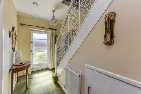 28 Springhill Park-hall1.jpg