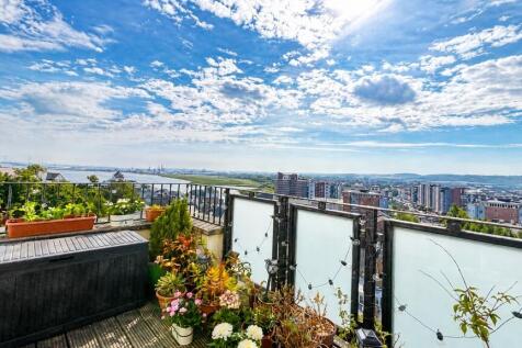 Sunny terrace with stunning scenic city views...