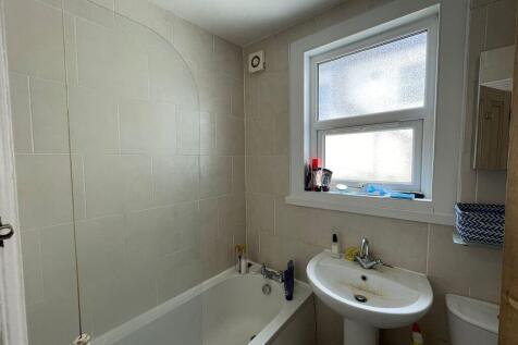15 Diamond Avenue photo 5