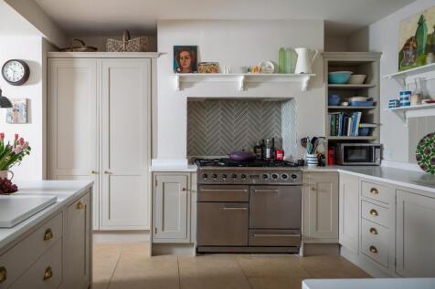 13 - 4 Victoria Road - GL7 1EN - Web.jpg