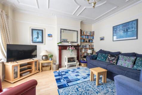 Whitehall Gardens, E4