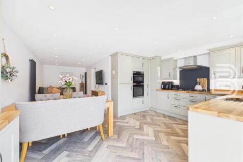 Kitchen Family Room (1).jpg