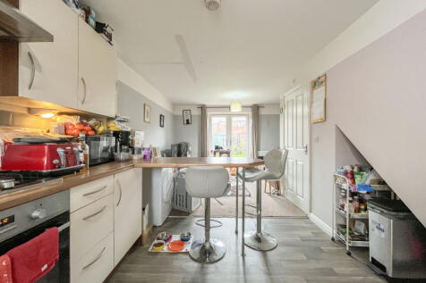 KITCHEN/LOUNGE