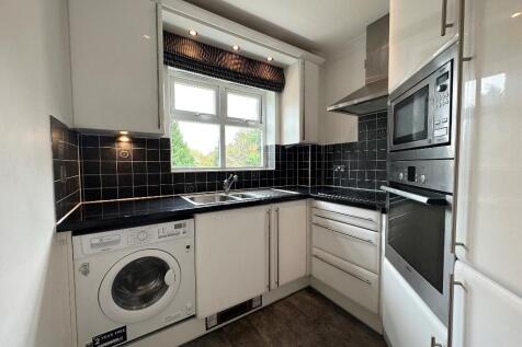 Wren Court, 303 Limpsfield Road, Warlingham, Surrey, CR6 9RL photo 5