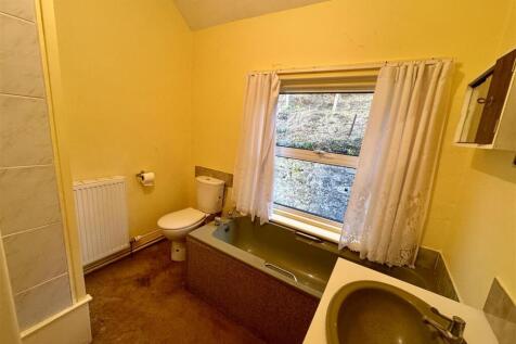 BATHROOM 2