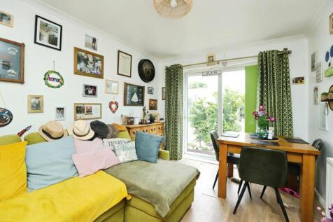 DINING ROOM/ BEDROOM 3