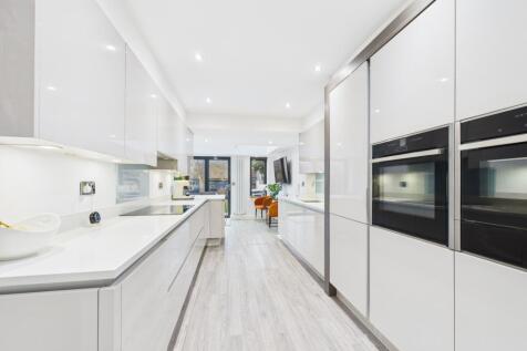 CAM02093G0-PR0067-STILL001