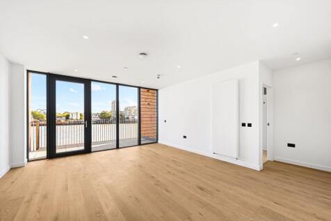 1-bed flat on Carnwath Road, London, SW6, £3,900/mo