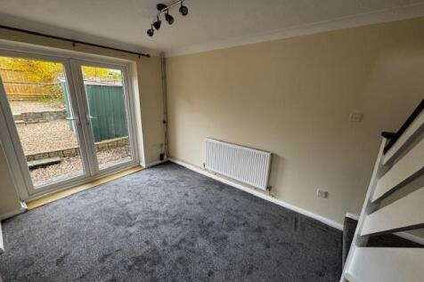 20 OVERCOMBE NEW PIC LOUNGE.jpg