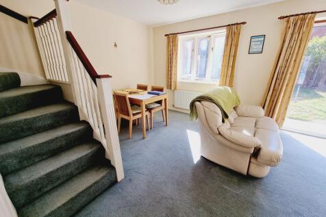9 Conifer Grove, Leamington Spa photo 4