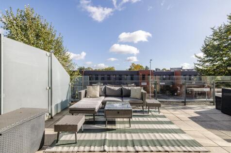 Larkshall Road, E4