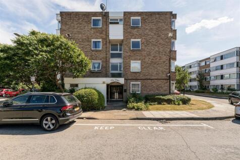 Queenswood Gardens E11