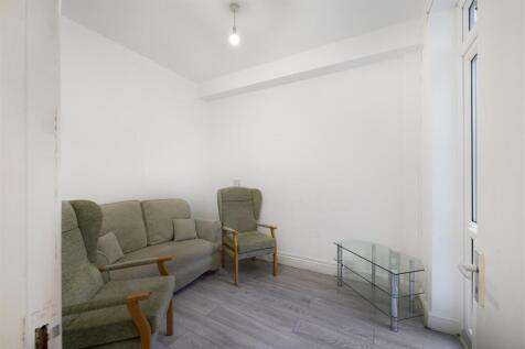104 London Road - x9LHnr2knsoi1pG7FcV2.jpg
