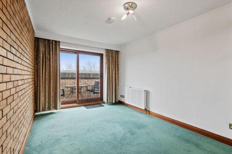 Larchfield Court, Newton Mearns, East Renfrewshire, G77 photo 4