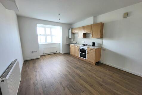 2-bed flat on Hazelwood, Broadway, Chilcompton, Radstock, Somerset, £1,100/mo