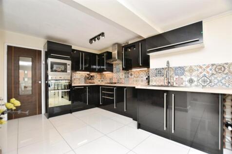 Dining Kitchen &amp; Family Room