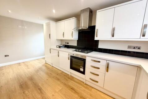 Nursery Drive, Carlton, Nottingham, Nottinghamshire, NG4 3RZ photo 4
