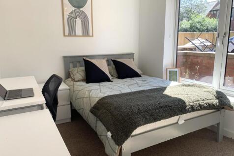 Modern Gated Apt // 2 Bed // Laureate House // AUG 2027 photo 3