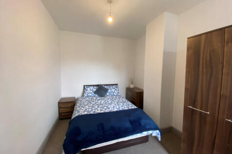 Double room in HMO - Farebrother Street