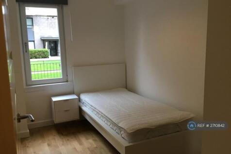 Bedroom2 - Bright, Airy, Fitted Wardrobe