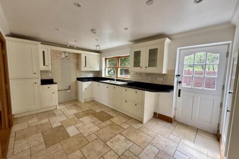 Kitchen/Breaklfast Room: