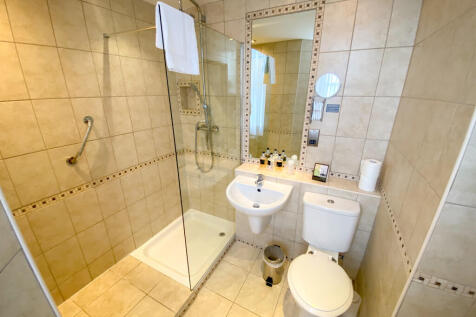 Royal Parade, Eastbourne - Furnished En-Suite Studio, 215 Sq Ft, Seafront photo 3