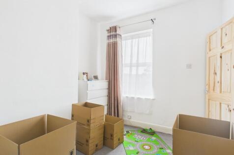 CAM04922G0-PR0073-STILL007