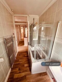 Corringham Road, Stanford-Le-Hope, SS17 photo 3