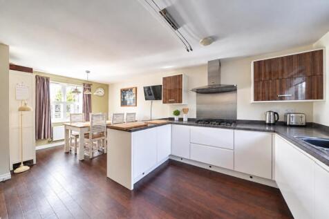 kitchen new 1.jpg
