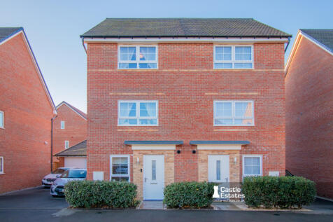4 bedroom semi-detached house for sale