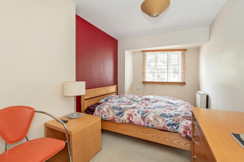 London, SE19 - property photo