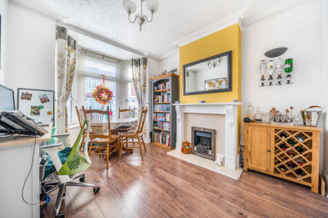 1384176-1-6925842...