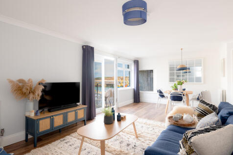 67aa1bea63096_Strand House-18