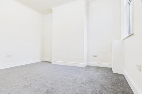 CAM03729G0-PR0167-STILL004