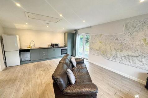 WhatsApp Image 2025-10-01 at 14.45.42 - Copy.jpg