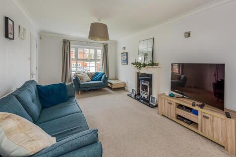 2 Heath House Drive-lounge2.jpg