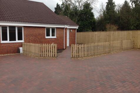 3-bed semi-detached on Dursley Road, Trowbridge, Wiltshire, £1,350/mo