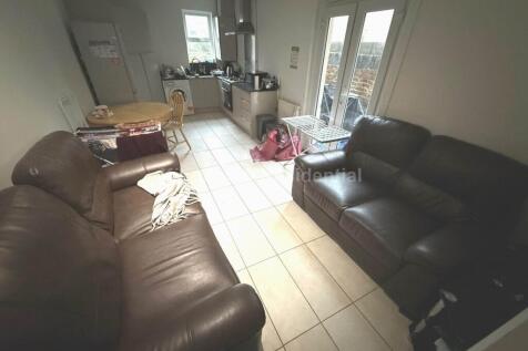 5 Bedroom House at Diana Street, Roath, Cardiff, CF24 4TT photo 3