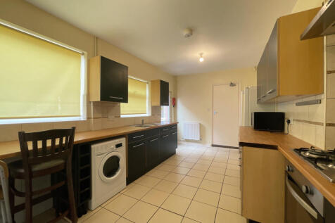 6-bed house on Storer Road, Loughborough, £2,860/mo