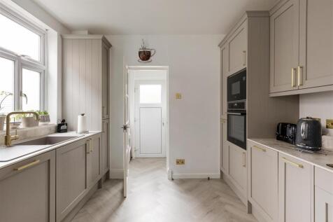 Pretoria Avenue, E17