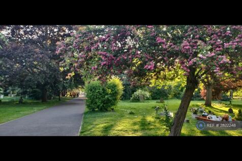 Walk To Barons Court Tube Station 