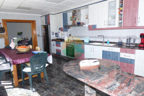 4 Bedroom Semi-Detached For Sale-LCANOVAS07-23