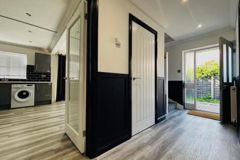 Barbe Baker Avenue, Southampton, Hampshire, SO30 photo 3