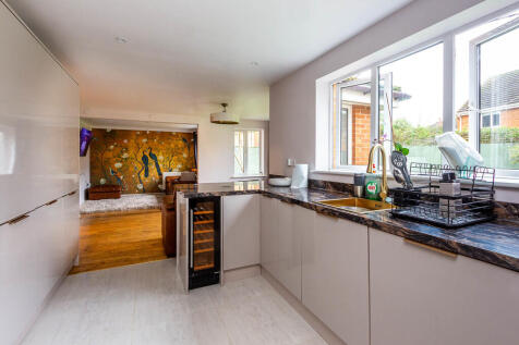 Kitchen/Family Ro...